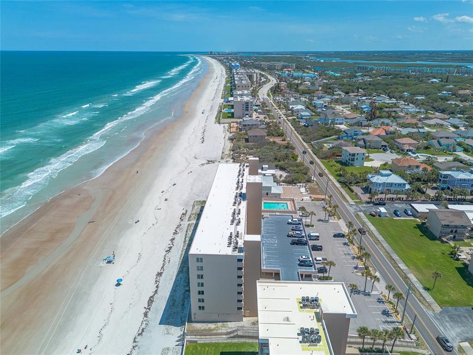 For Sale: $438,800 (2 beds, 2 baths, 885 Square Feet)