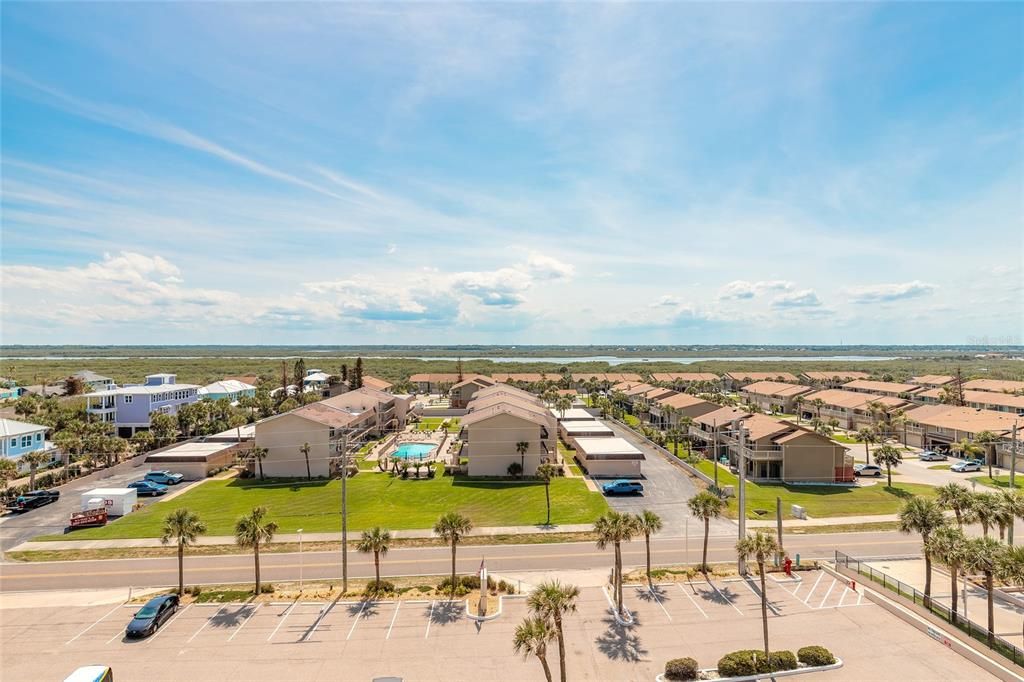 For Sale: $438,800 (2 beds, 2 baths, 885 Square Feet)
