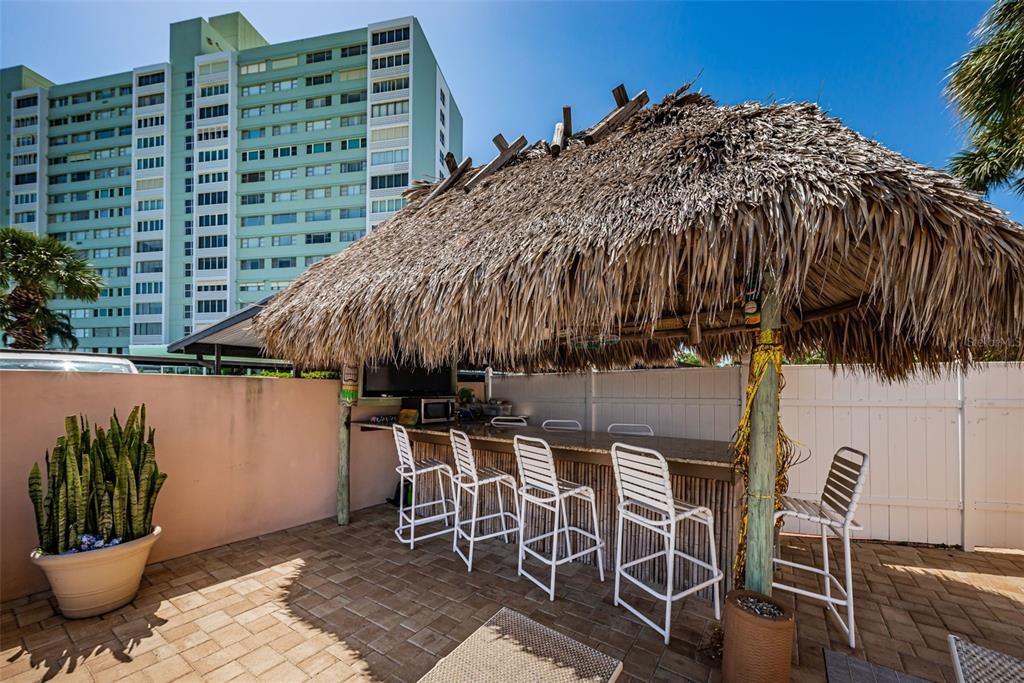 For Sale: $290,000 (1 beds, 1 baths, 680 Square Feet)