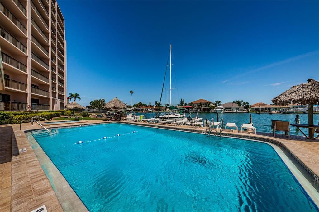 For Sale: $290,000 (1 beds, 1 baths, 680 Square Feet)