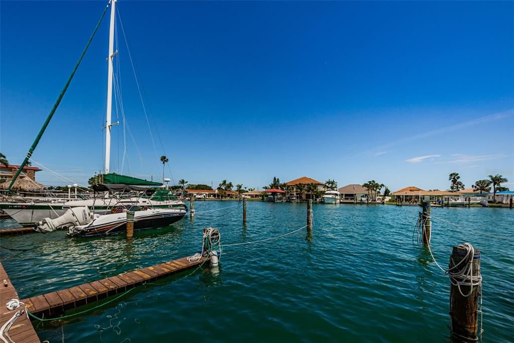 For Sale: $290,000 (1 beds, 1 baths, 680 Square Feet)