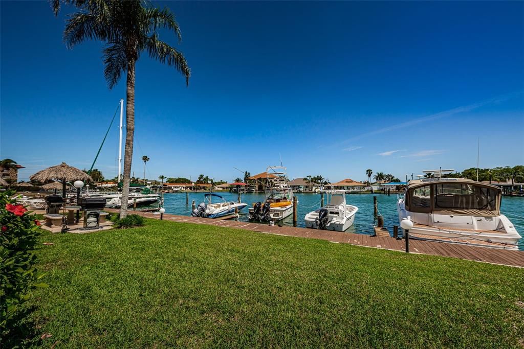 For Sale: $290,000 (1 beds, 1 baths, 680 Square Feet)