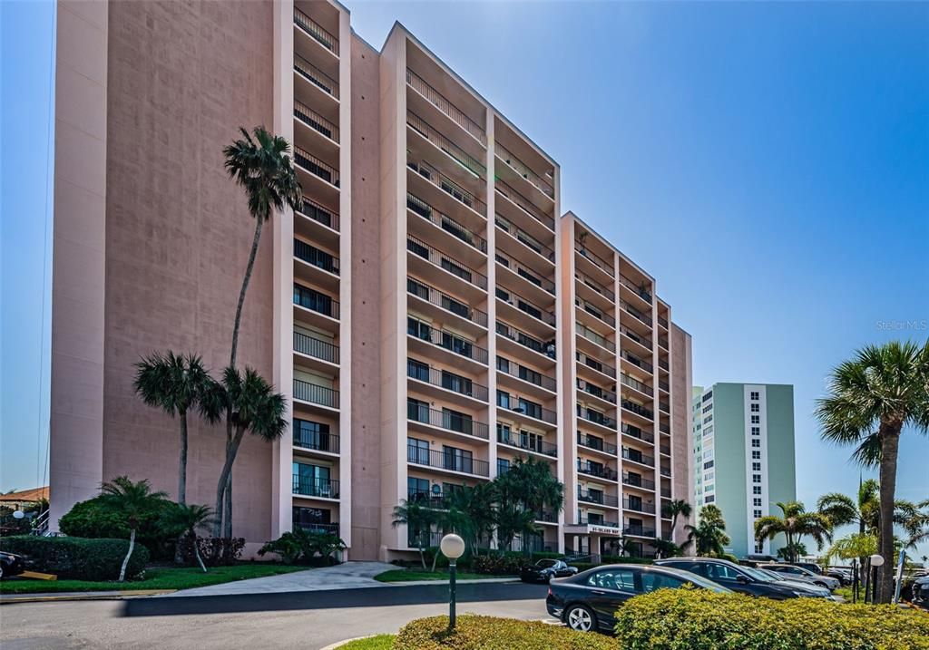 For Sale: $290,000 (1 beds, 1 baths, 680 Square Feet)