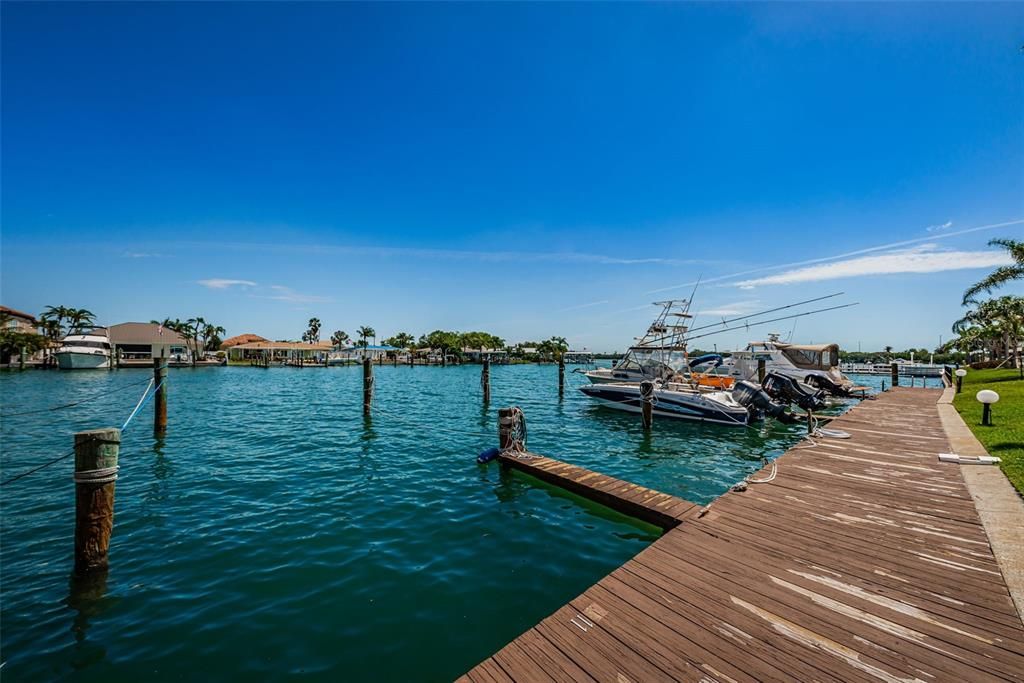 For Sale: $290,000 (1 beds, 1 baths, 680 Square Feet)