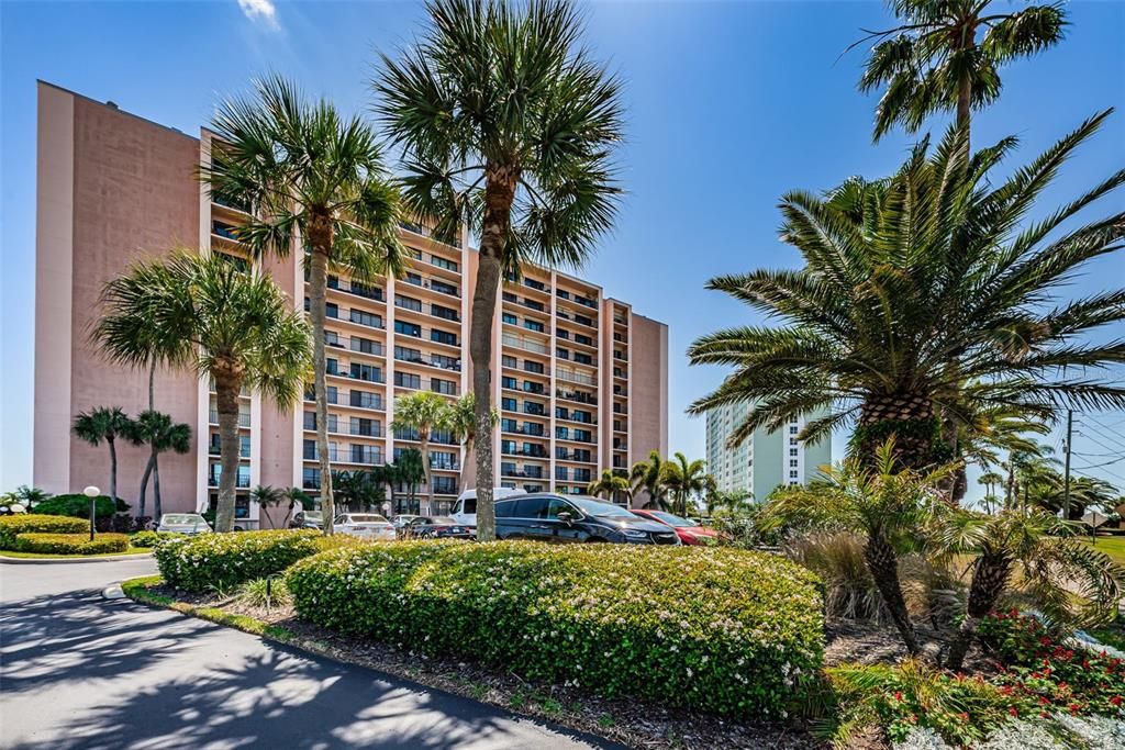 For Sale: $290,000 (1 beds, 1 baths, 680 Square Feet)