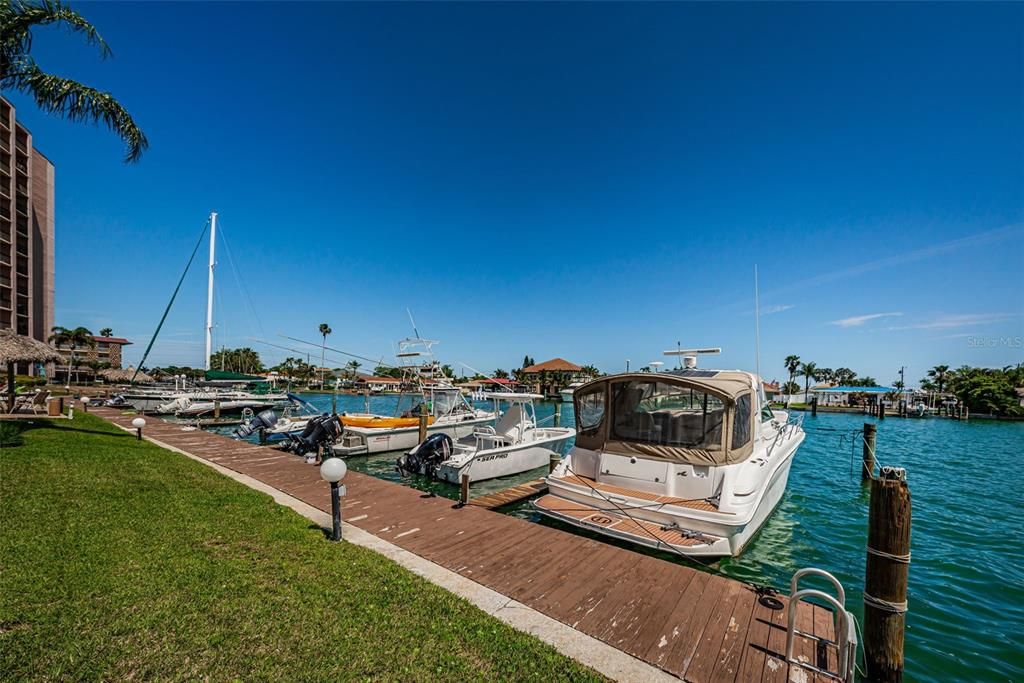For Sale: $290,000 (1 beds, 1 baths, 680 Square Feet)