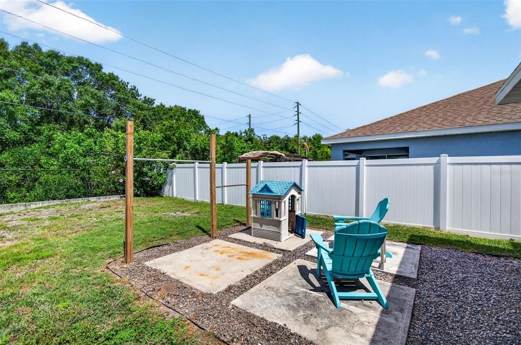 For Sale: $525,000 (4 beds, 2 baths, 2348 Square Feet)