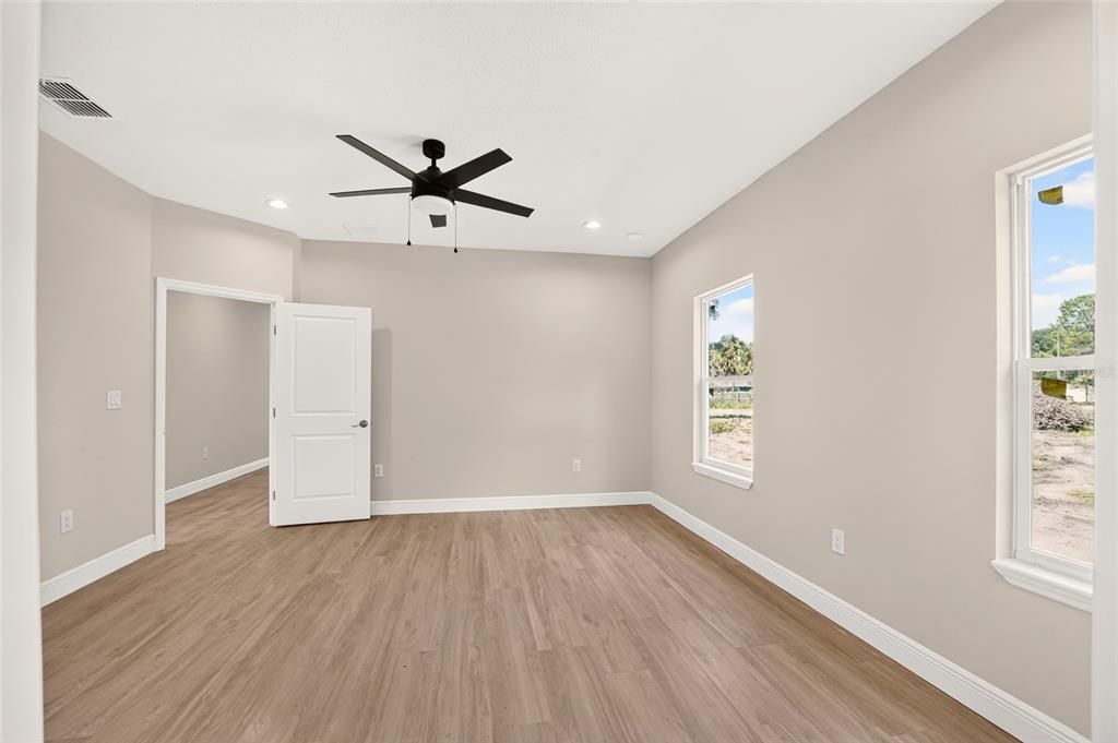 For Sale: $335,000 (3 beds, 2 baths, 1704 Square Feet)