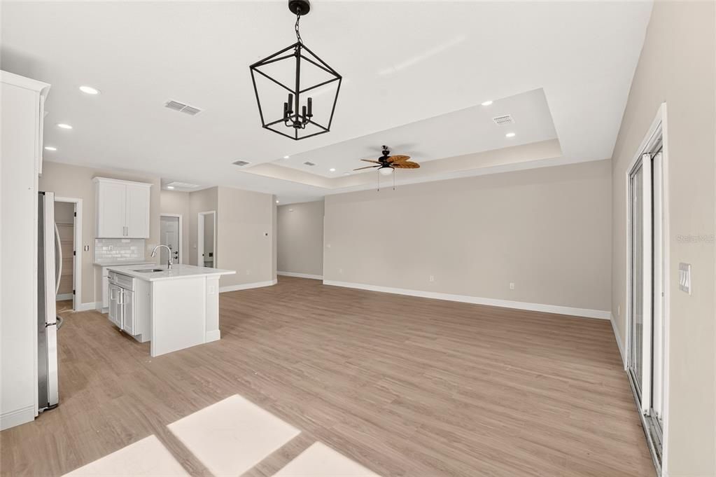 For Sale: $335,000 (3 beds, 2 baths, 1704 Square Feet)
