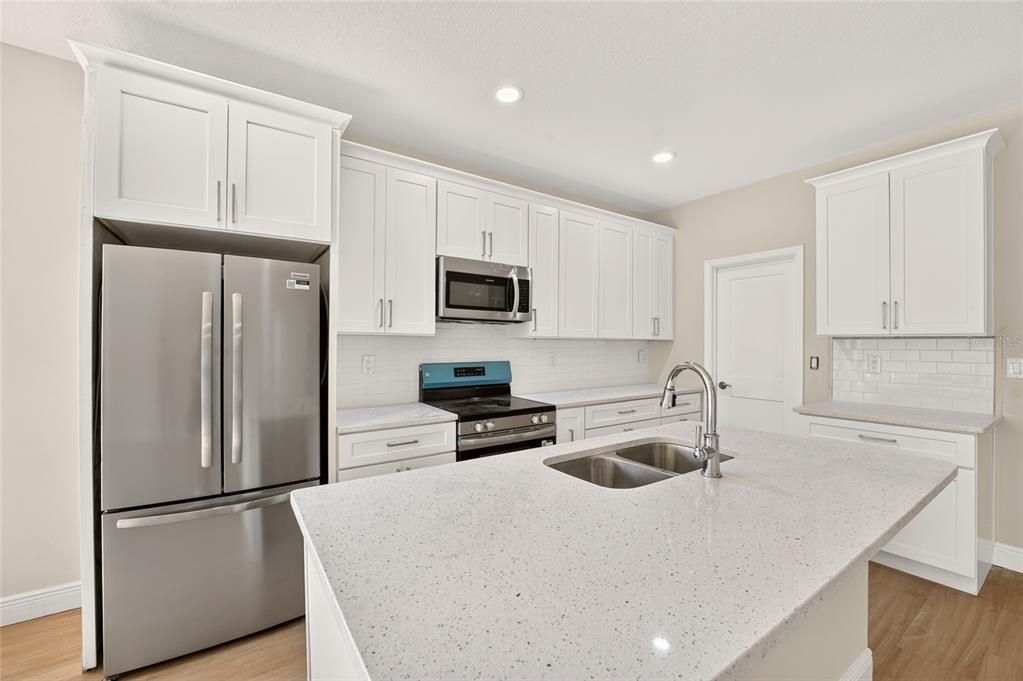 For Sale: $335,000 (3 beds, 2 baths, 1704 Square Feet)