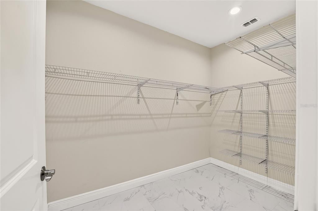 For Sale: $335,000 (3 beds, 2 baths, 1704 Square Feet)