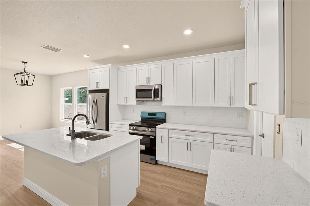 For Sale: $335,000 (3 beds, 2 baths, 1704 Square Feet)