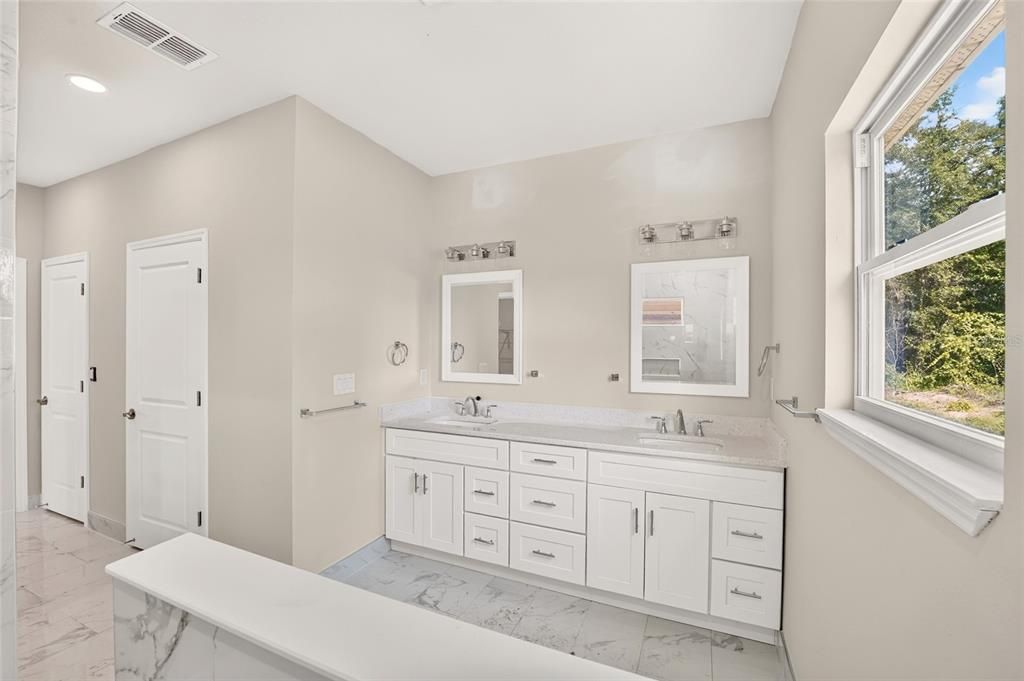 For Sale: $335,000 (3 beds, 2 baths, 1704 Square Feet)