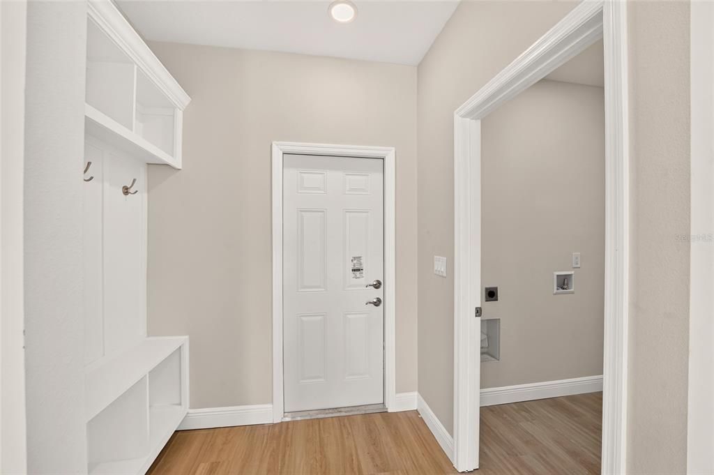 For Sale: $335,000 (3 beds, 2 baths, 1704 Square Feet)