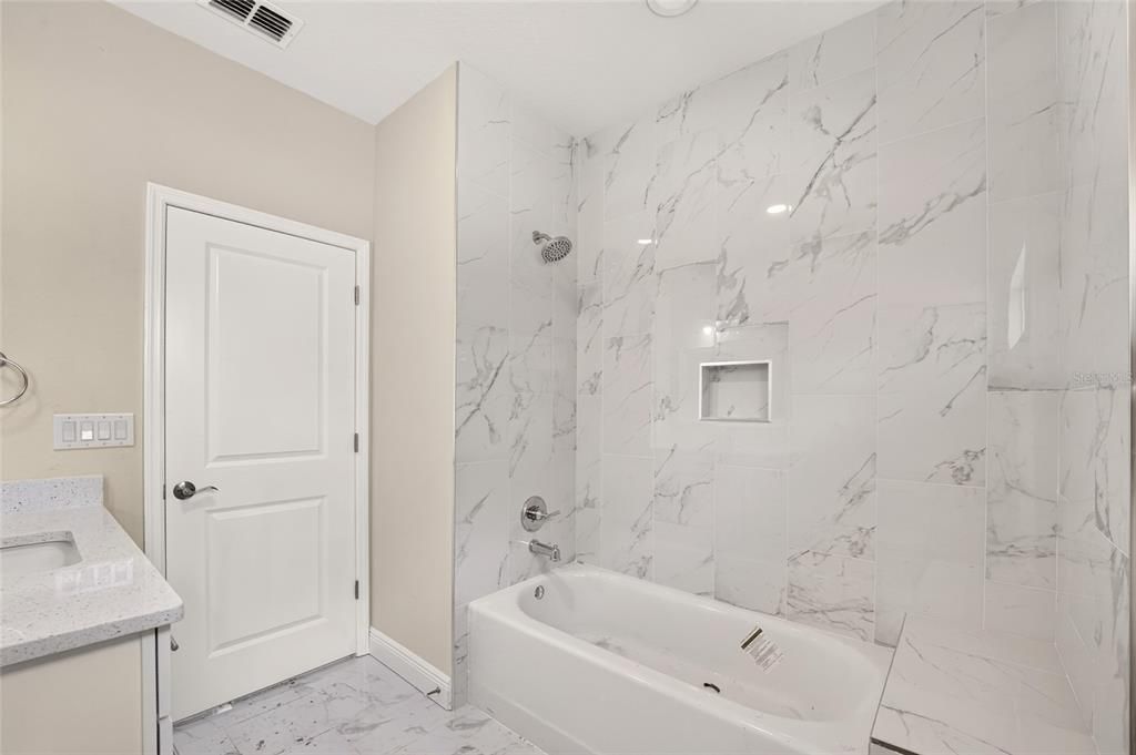 For Sale: $335,000 (3 beds, 2 baths, 1704 Square Feet)