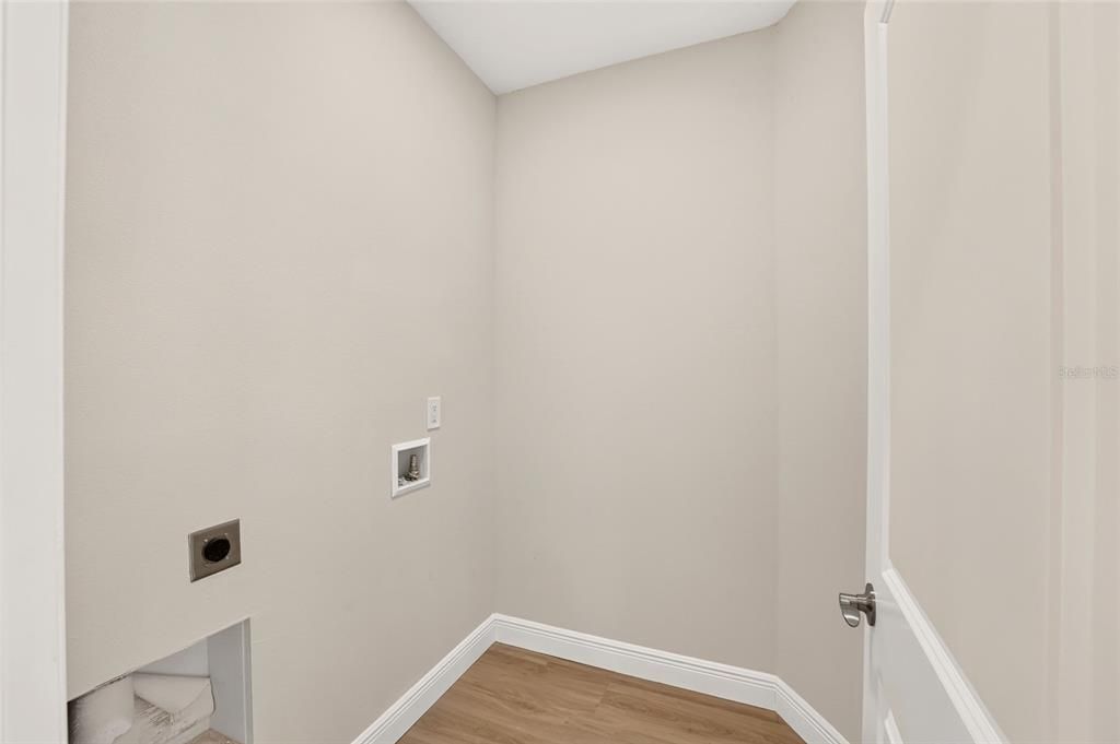 For Sale: $335,000 (3 beds, 2 baths, 1704 Square Feet)