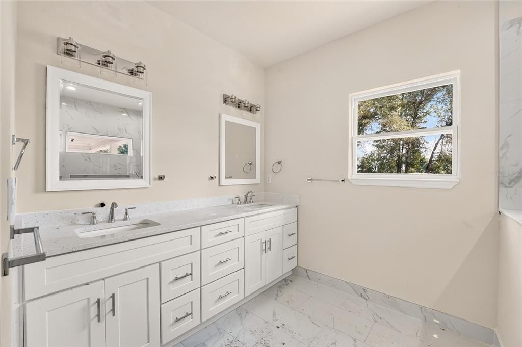 For Sale: $335,000 (3 beds, 2 baths, 1704 Square Feet)