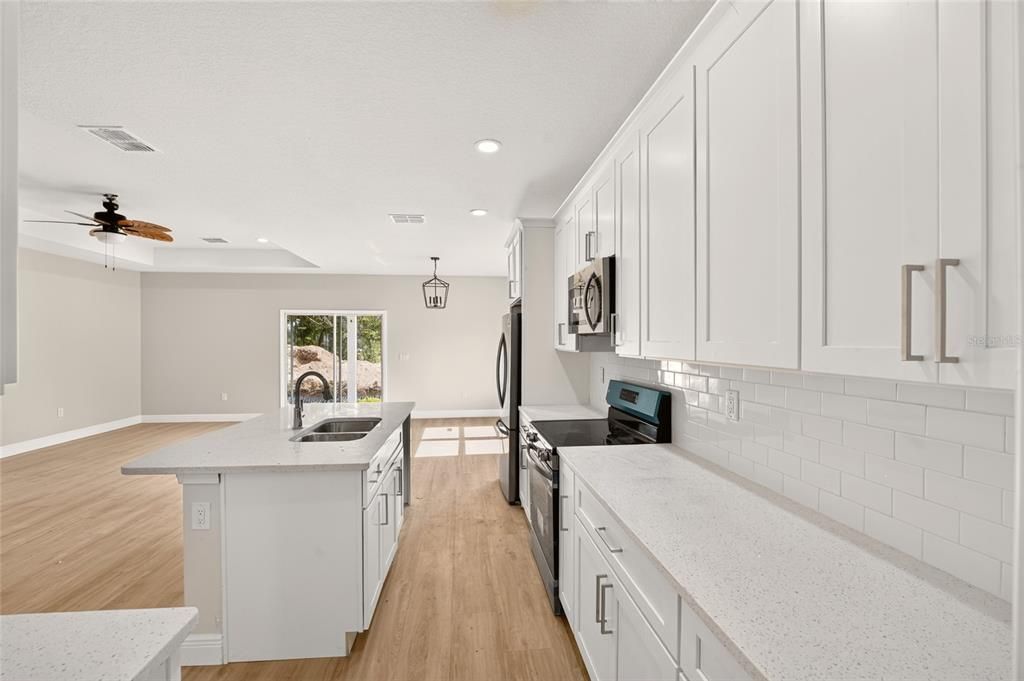 For Sale: $335,000 (3 beds, 2 baths, 1704 Square Feet)