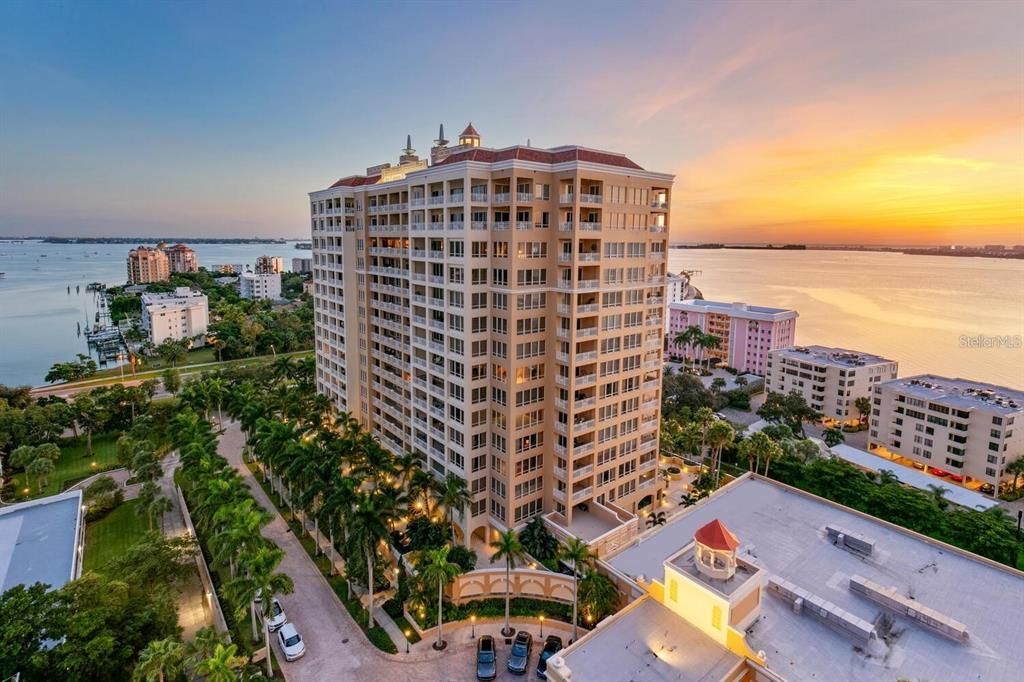 For Sale: $2,875,000 (4 beds, 4 baths, 3751 Square Feet)