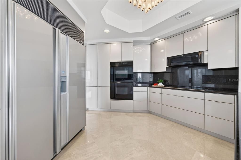For Sale: $2,875,000 (4 beds, 4 baths, 3751 Square Feet)