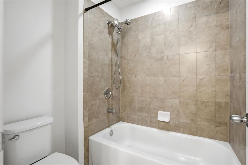На продажу: $369,000 (3 спален, 2 ванн, 2039 Квадратных фут)
