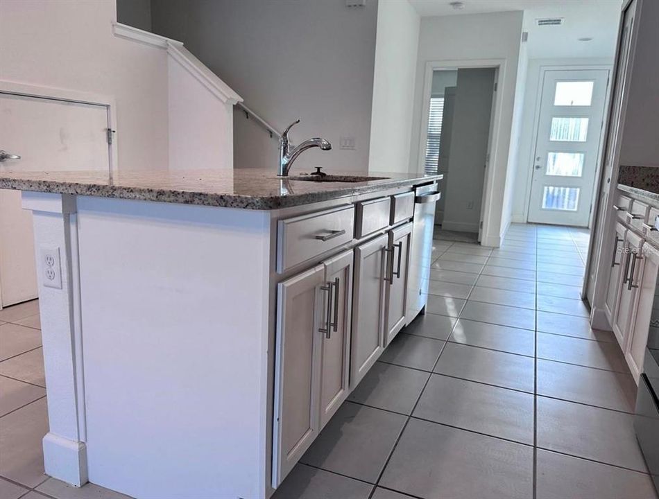 For Rent: $2,290 (4 beds, 3 baths, 1721 Square Feet)