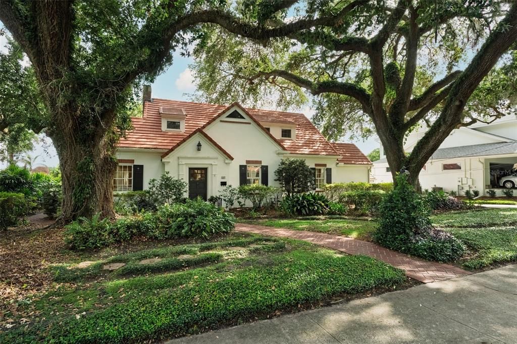 For Sale: $1,600,000 (5 beds, 3 baths, 3396 Square Feet)