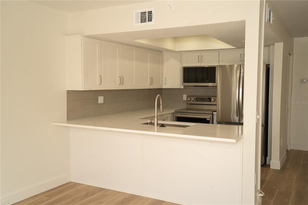For Sale: $449,000 (2 beds, 2 baths, 1035 Square Feet)