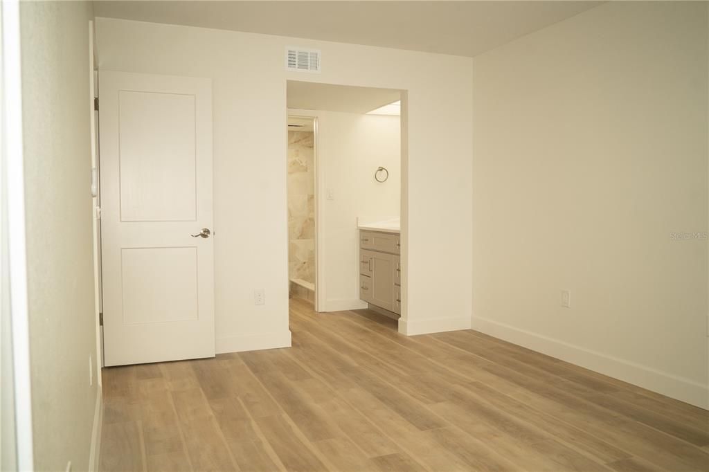 For Sale: $449,000 (2 beds, 2 baths, 1035 Square Feet)