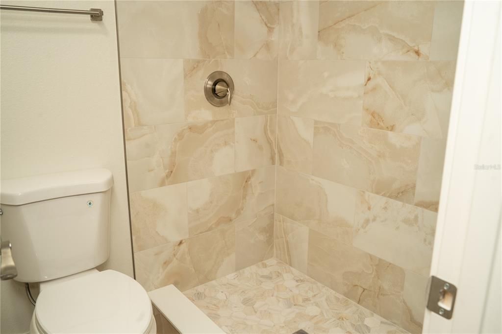 For Sale: $449,000 (2 beds, 2 baths, 1035 Square Feet)