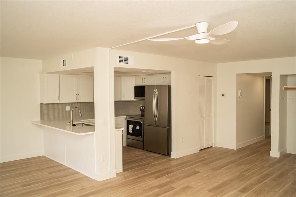 For Sale: $449,000 (2 beds, 2 baths, 1035 Square Feet)