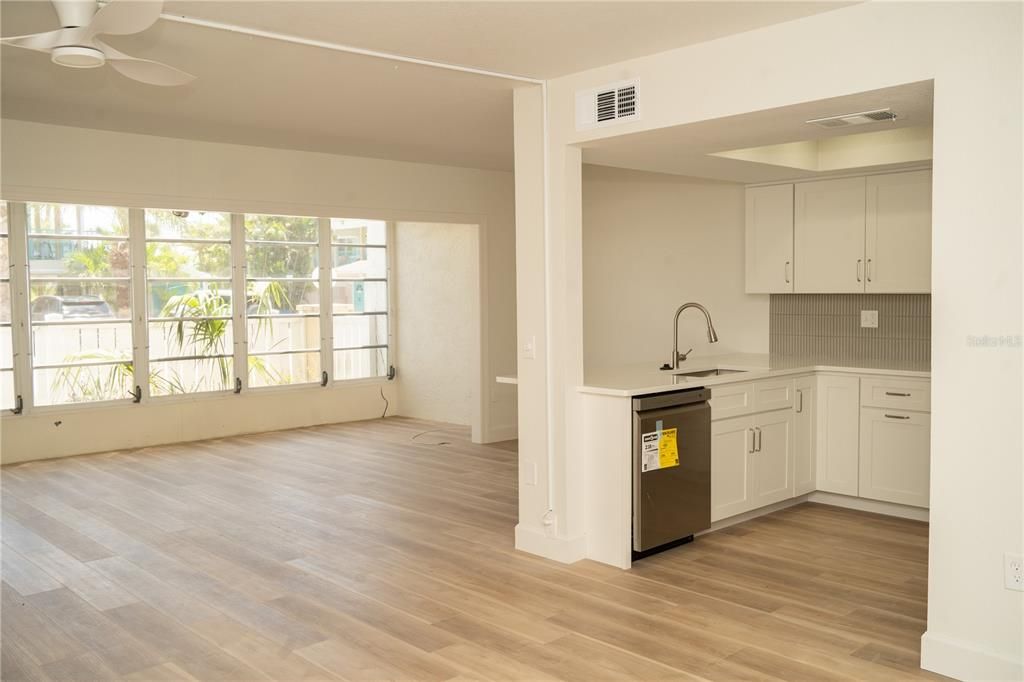 For Sale: $449,000 (2 beds, 2 baths, 1035 Square Feet)