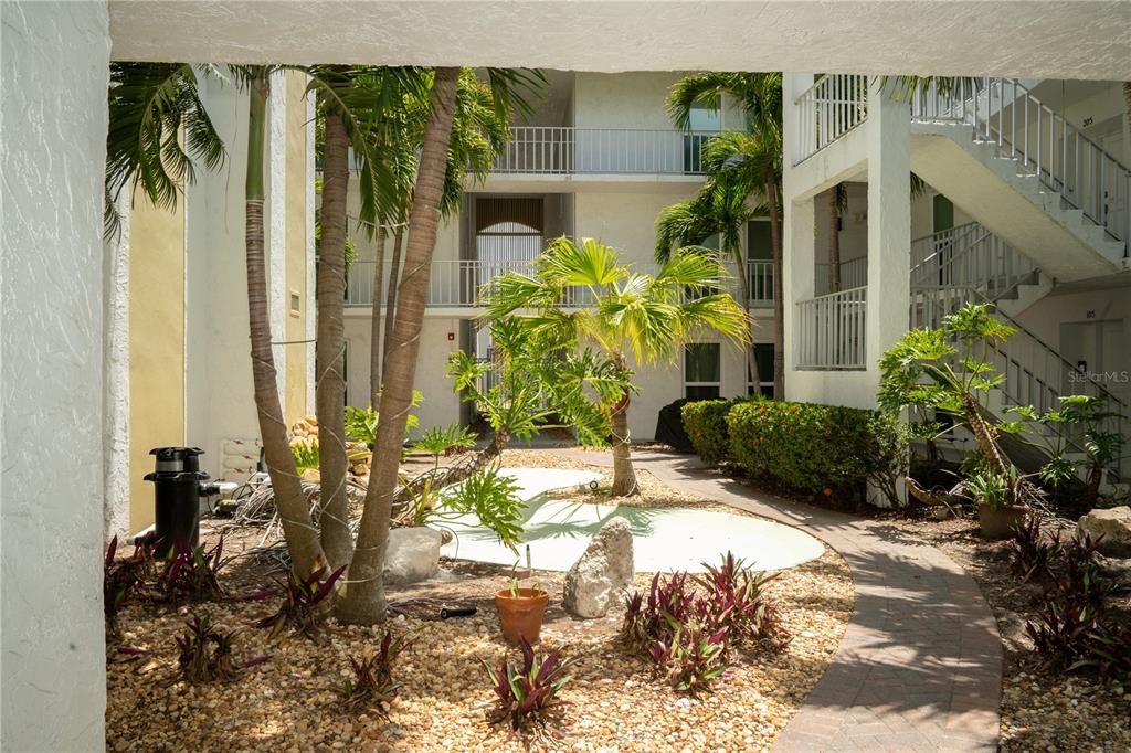 For Sale: $449,000 (2 beds, 2 baths, 1035 Square Feet)
