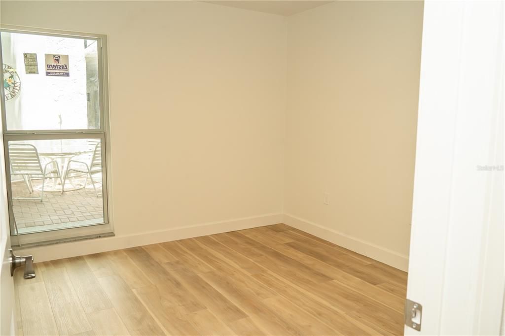 For Sale: $449,000 (2 beds, 2 baths, 1035 Square Feet)