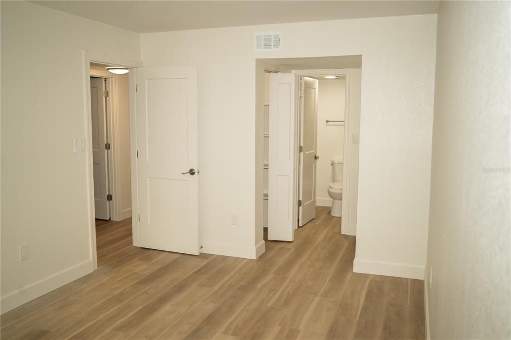 For Sale: $449,000 (2 beds, 2 baths, 1035 Square Feet)