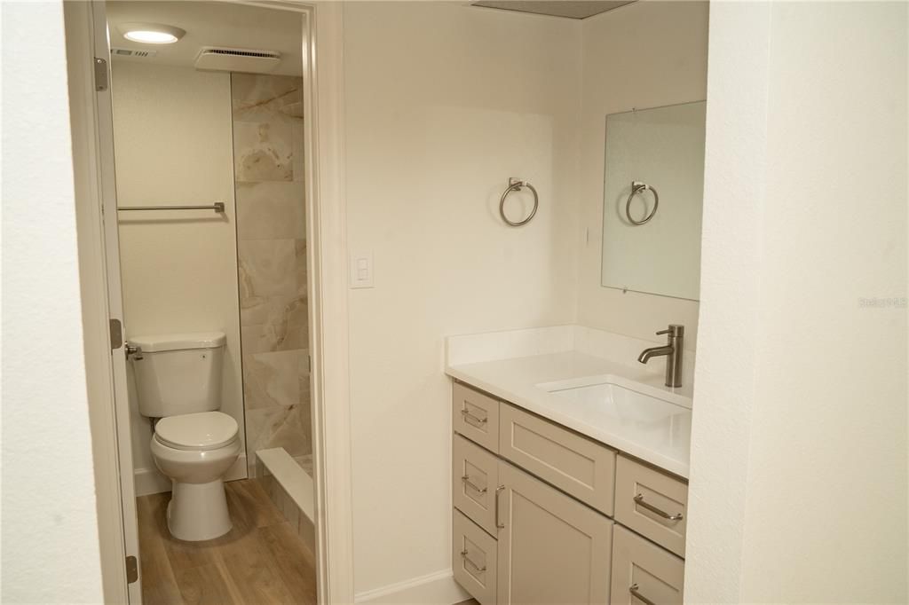 For Sale: $449,000 (2 beds, 2 baths, 1035 Square Feet)