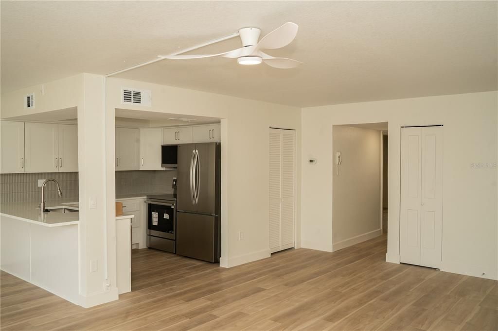 For Sale: $449,000 (2 beds, 2 baths, 1035 Square Feet)