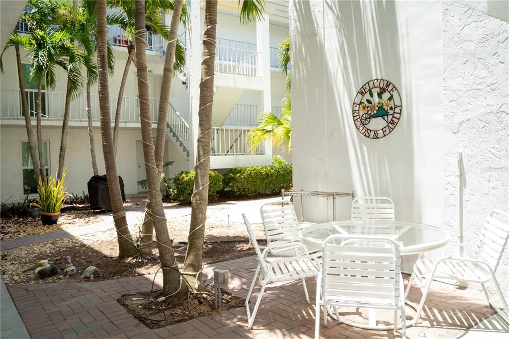 For Sale: $449,000 (2 beds, 2 baths, 1035 Square Feet)