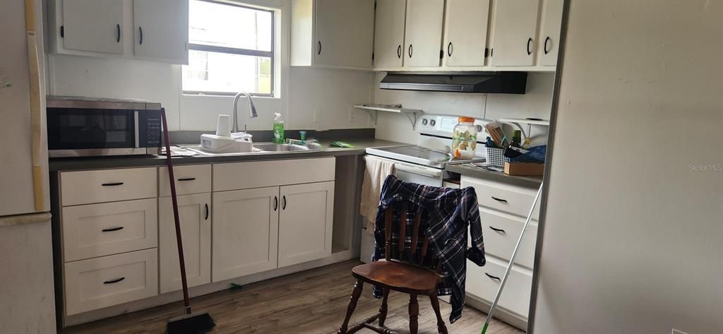 For Sale: $179,999 (2 beds, 2 baths, 924 Square Feet)