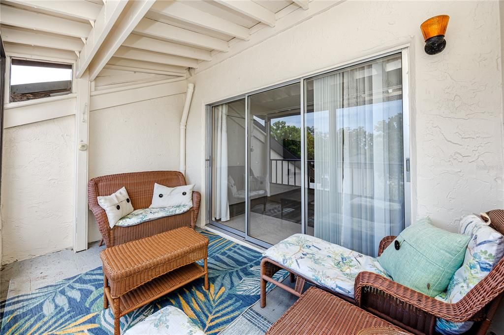 For Sale: $159,995 (2 beds, 1 baths, 857 Square Feet)