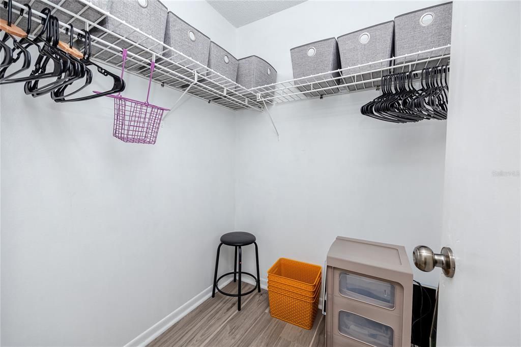 For Sale: $159,995 (2 beds, 1 baths, 857 Square Feet)