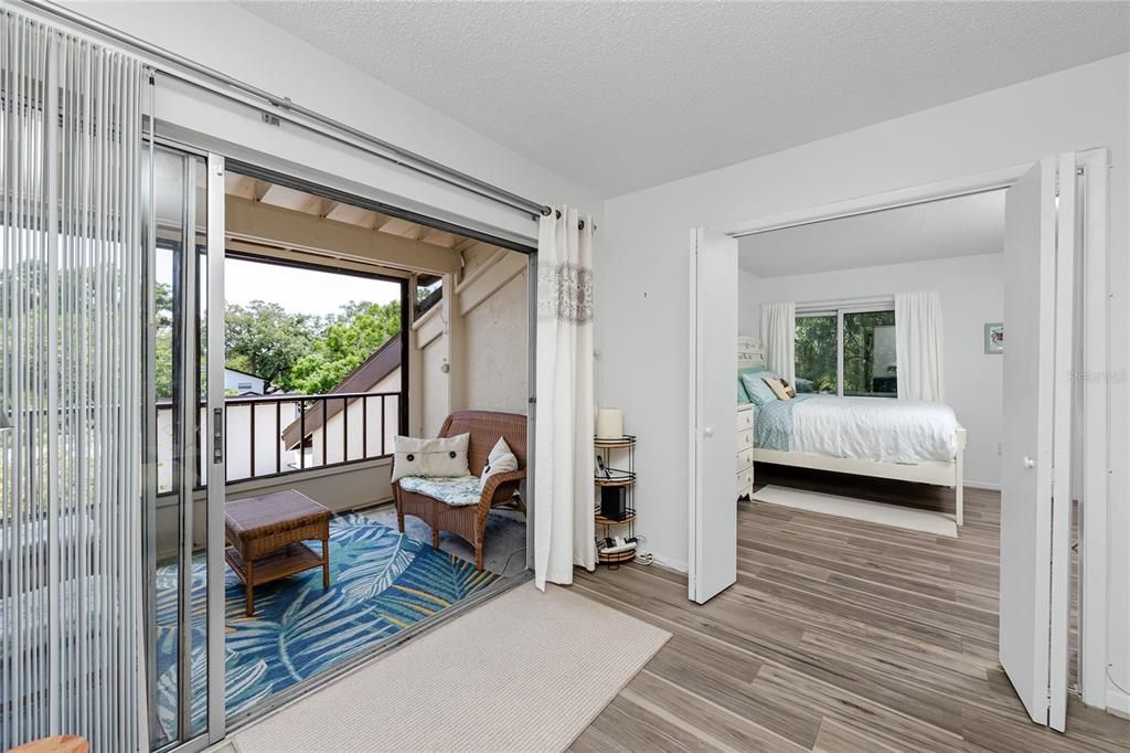 For Sale: $159,995 (2 beds, 1 baths, 857 Square Feet)