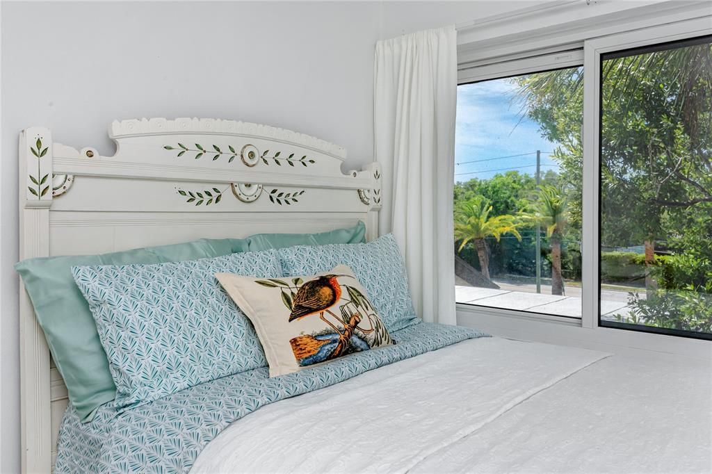 For Sale: $159,995 (2 beds, 1 baths, 857 Square Feet)