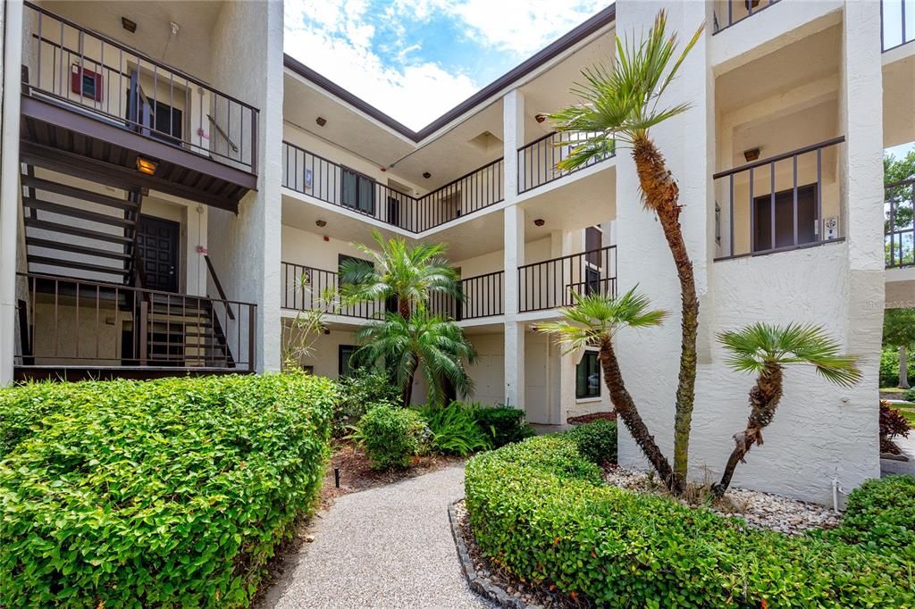 For Sale: $159,995 (2 beds, 1 baths, 857 Square Feet)