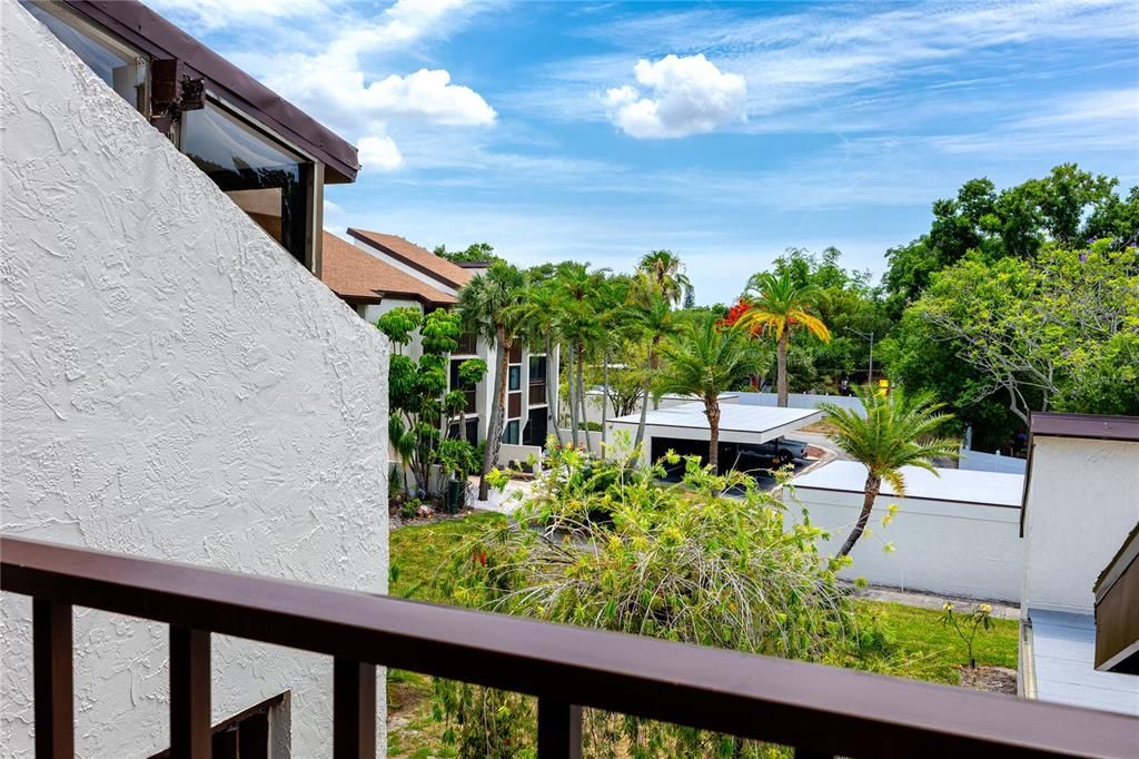 For Sale: $159,995 (2 beds, 1 baths, 857 Square Feet)