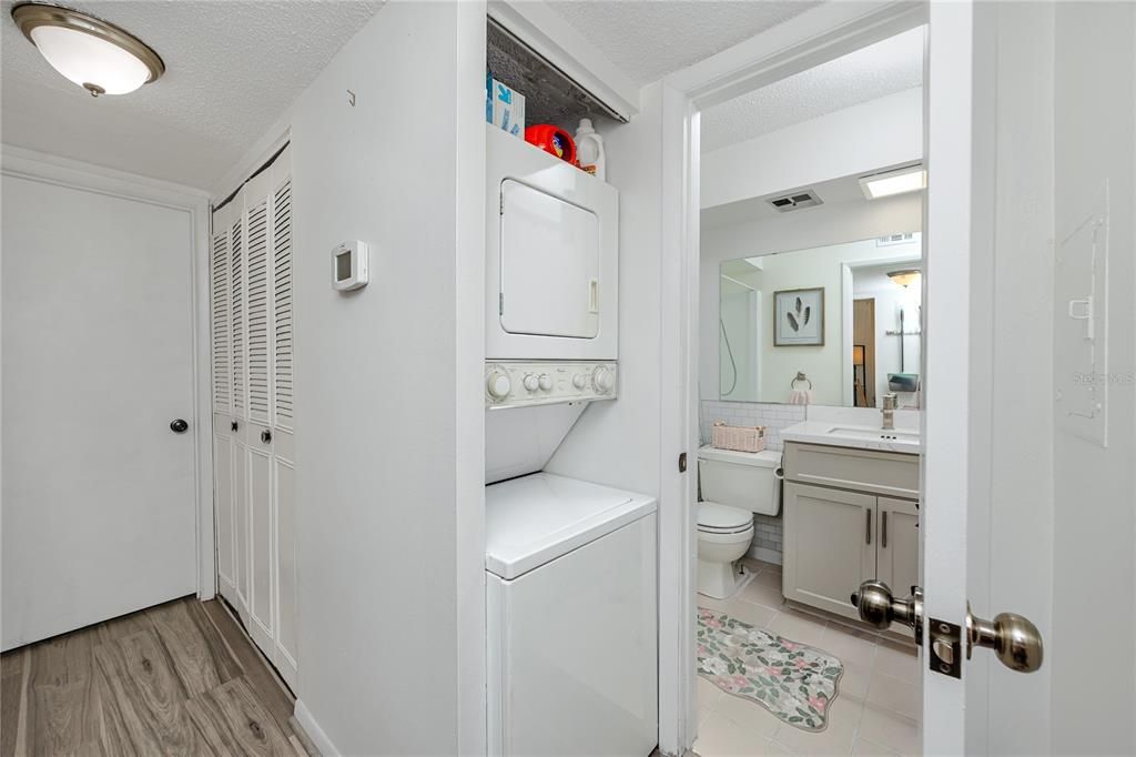 For Sale: $159,995 (2 beds, 1 baths, 857 Square Feet)