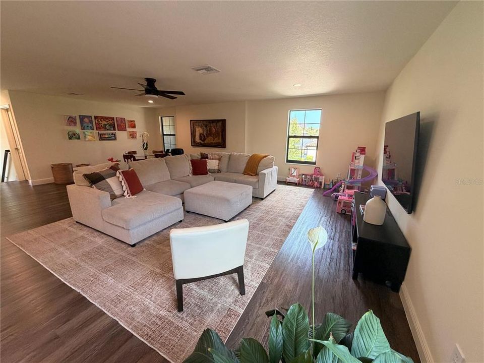 For Rent: $4,800 (5 beds, 3 baths, 3336 Square Feet)