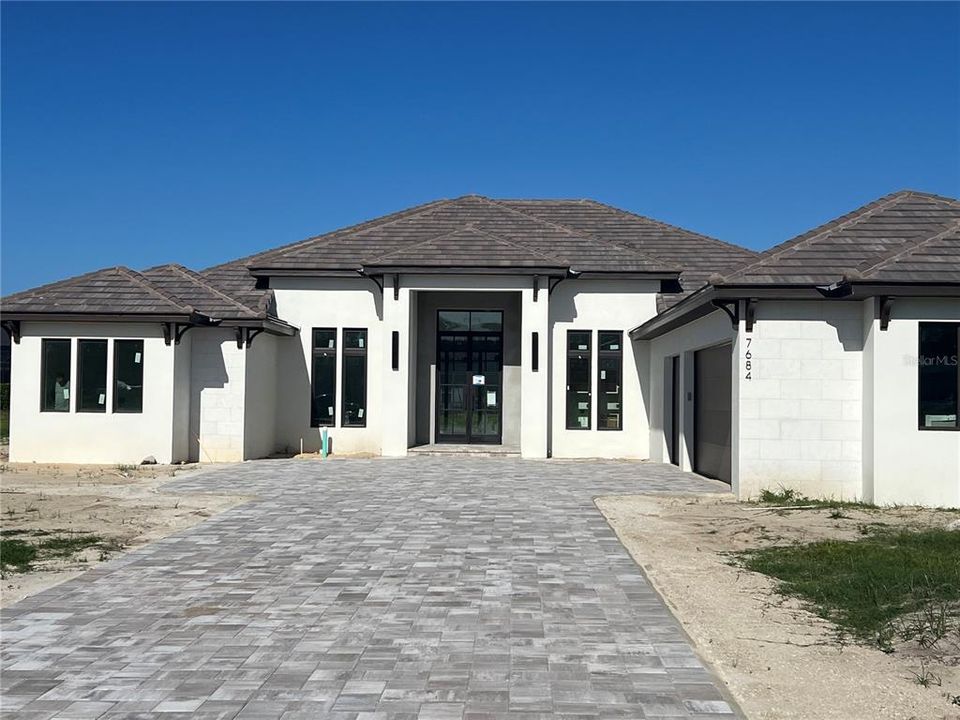 Activo con contrato: $1,310,000 (4 camas, 4 baños, 3552 Pies cuadrados)