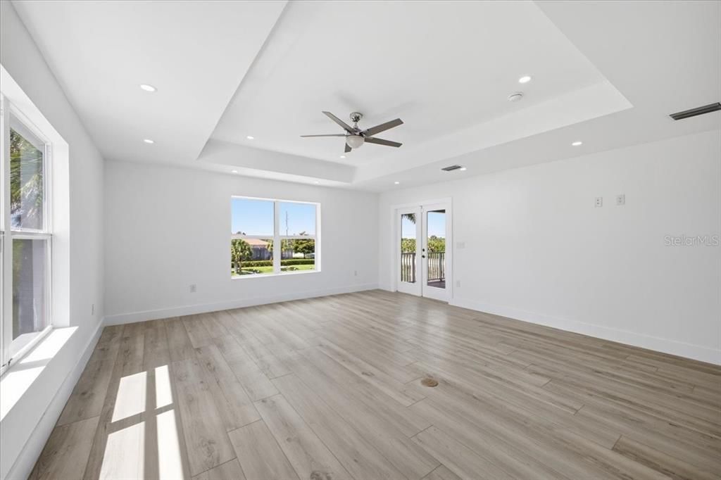 En Venta: $1,350,000 (5 camas, 3 baños, 3861 Pies cuadrados)