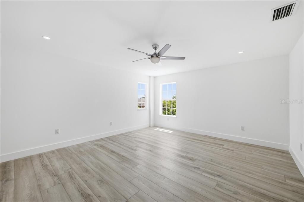 En Venta: $1,350,000 (5 camas, 3 baños, 3861 Pies cuadrados)